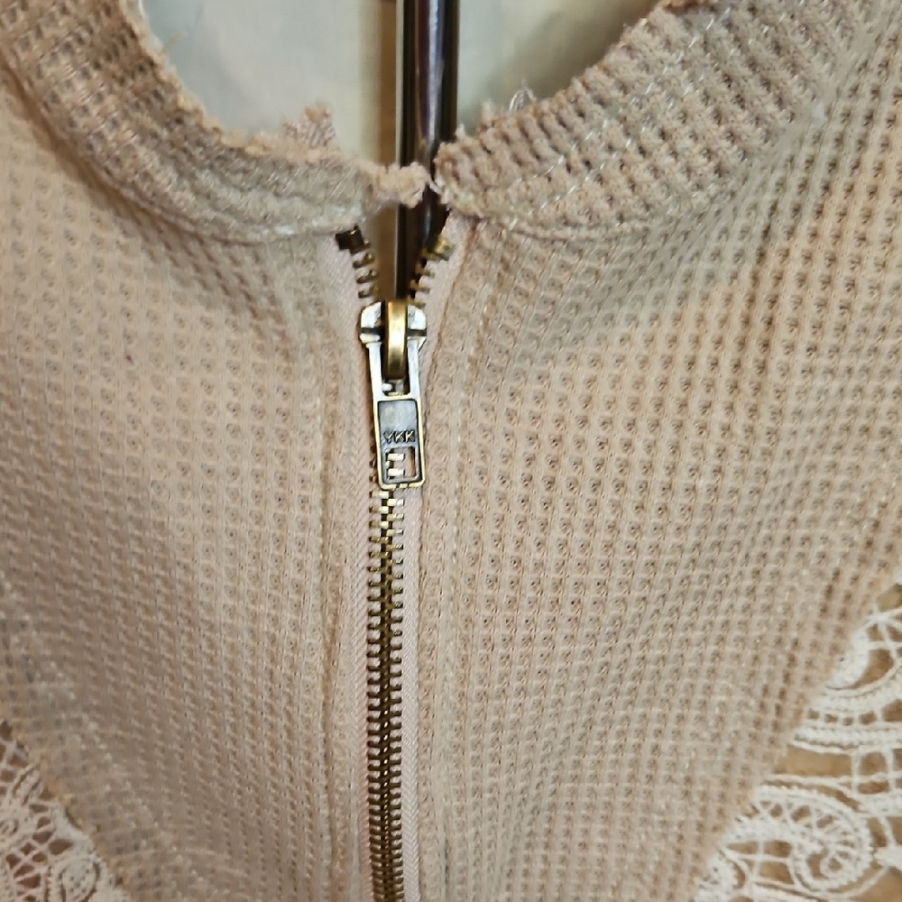 214 POL Lace Detail Camouflage Top Lightweight Denim - Picture 4 of 8